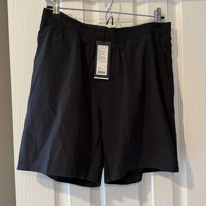 NWT 7” Mako Short - Lined - M